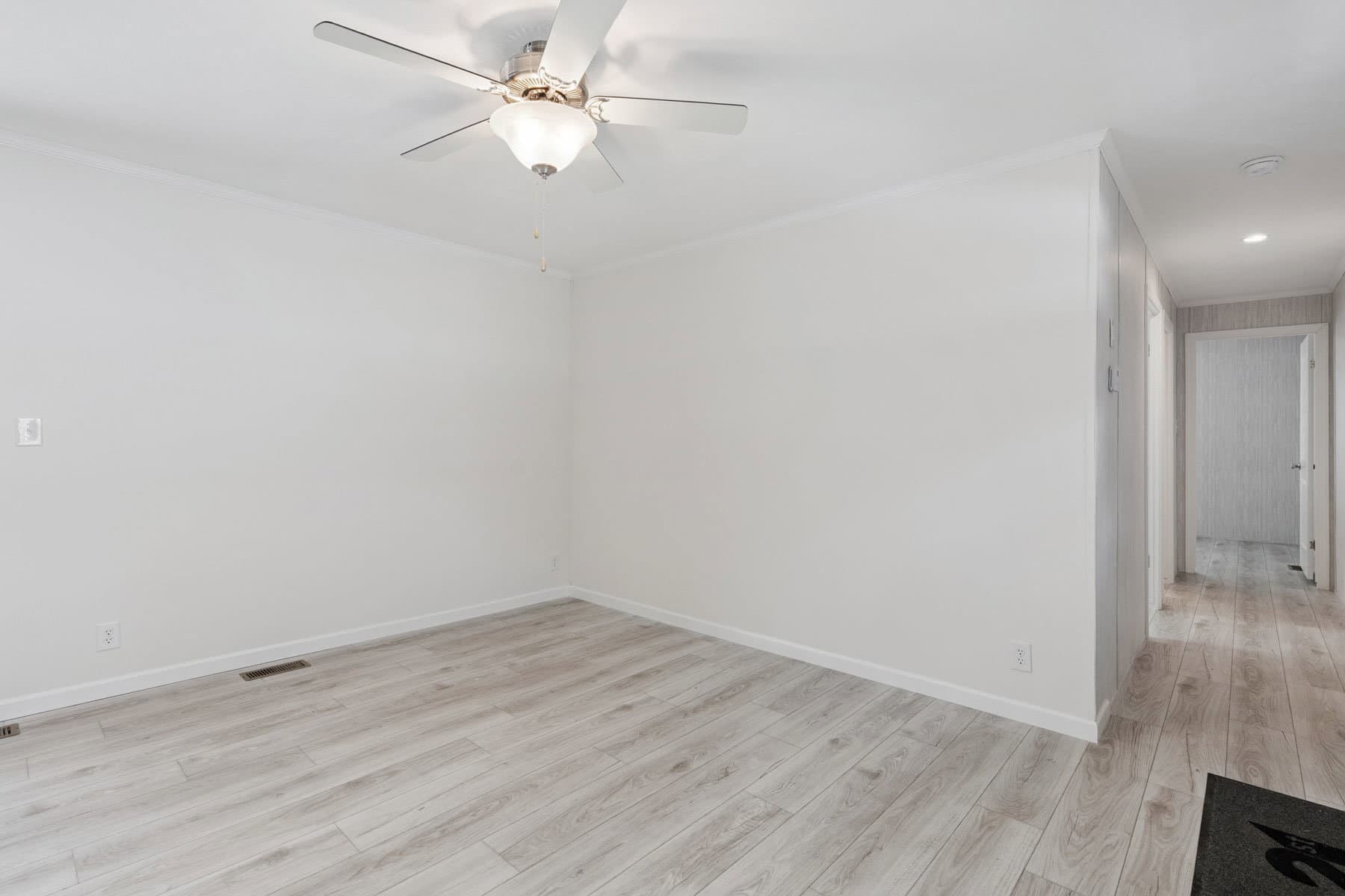 Achiever 6902 interior home features