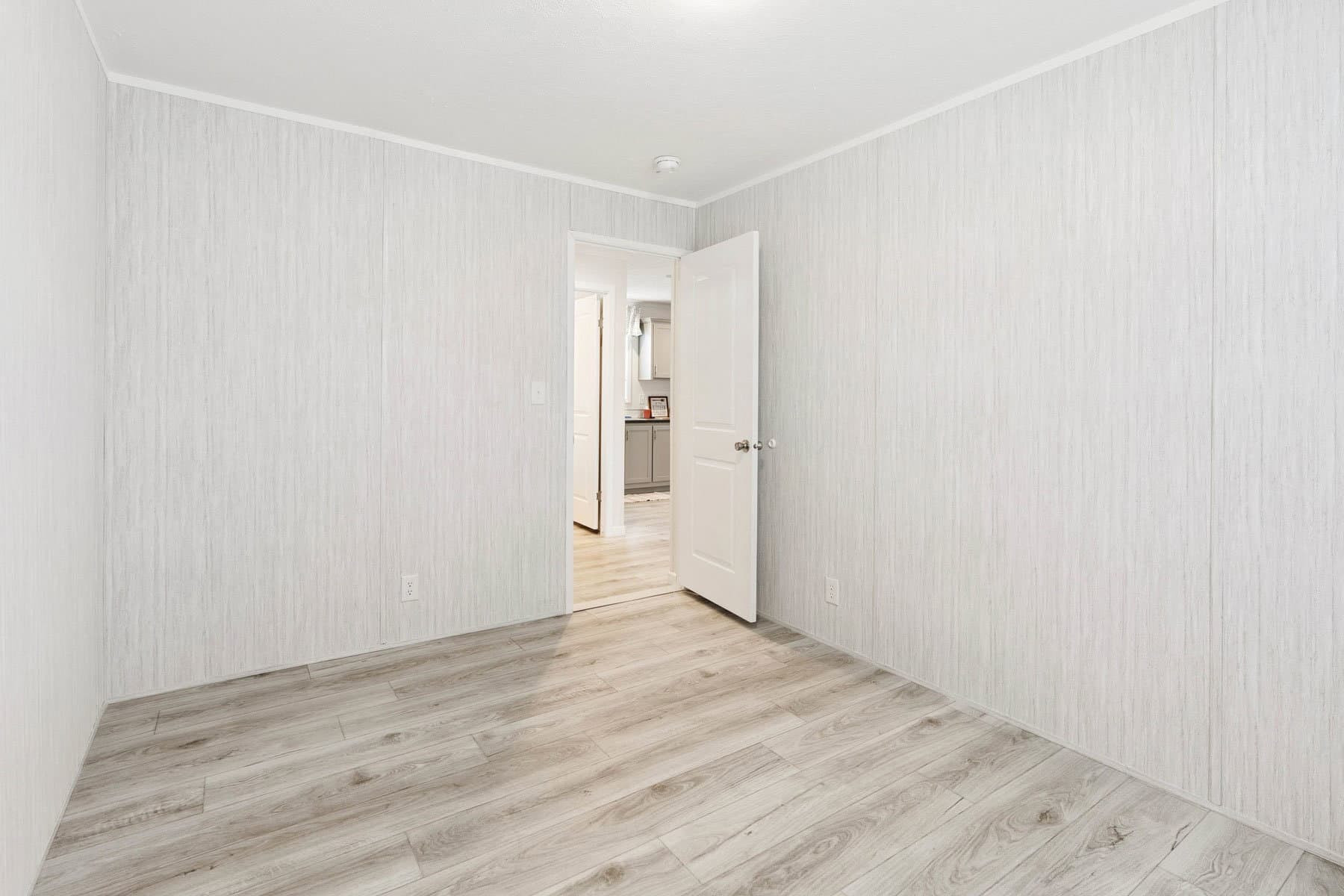 Superior 3905 bedroom home features
