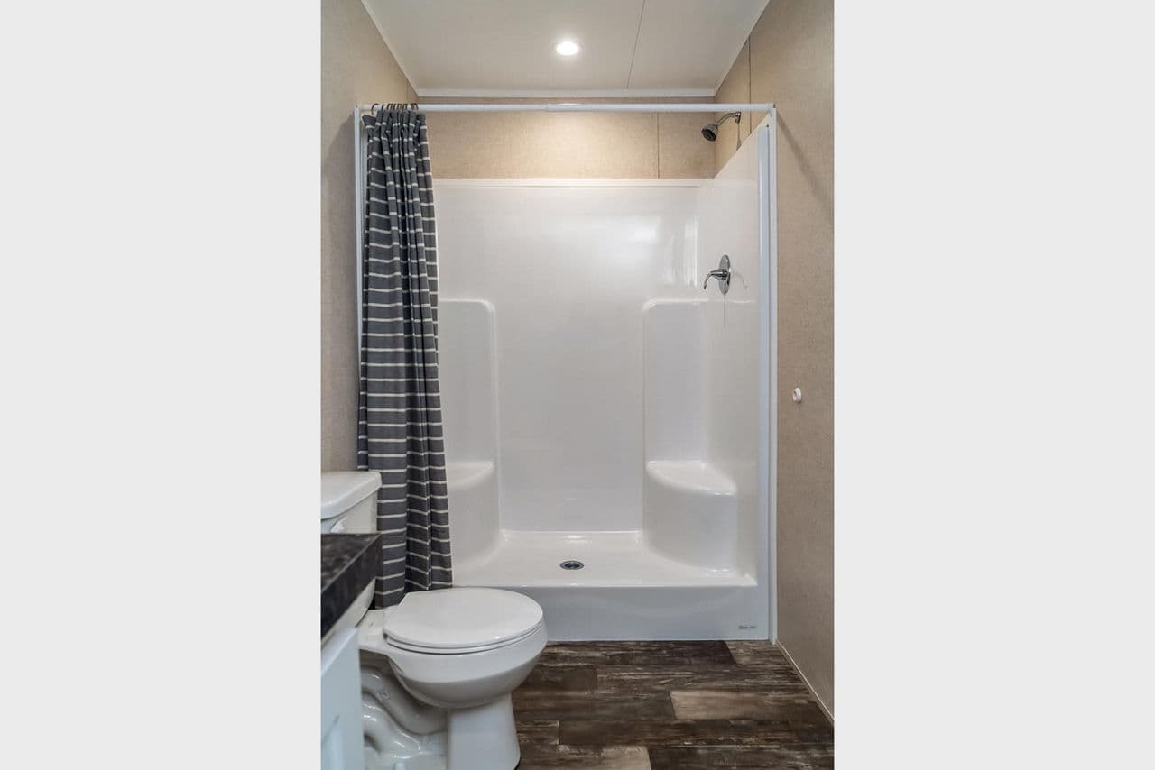 Pinnacle 3904 bathroom home features