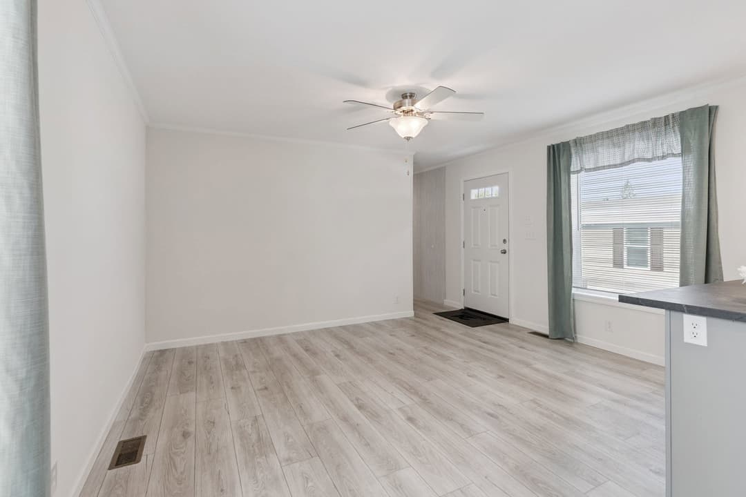 Achiever 6902 interior home features