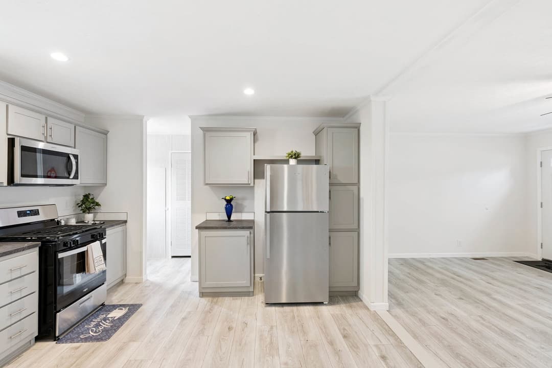 Superior 3905 kitchen home features
