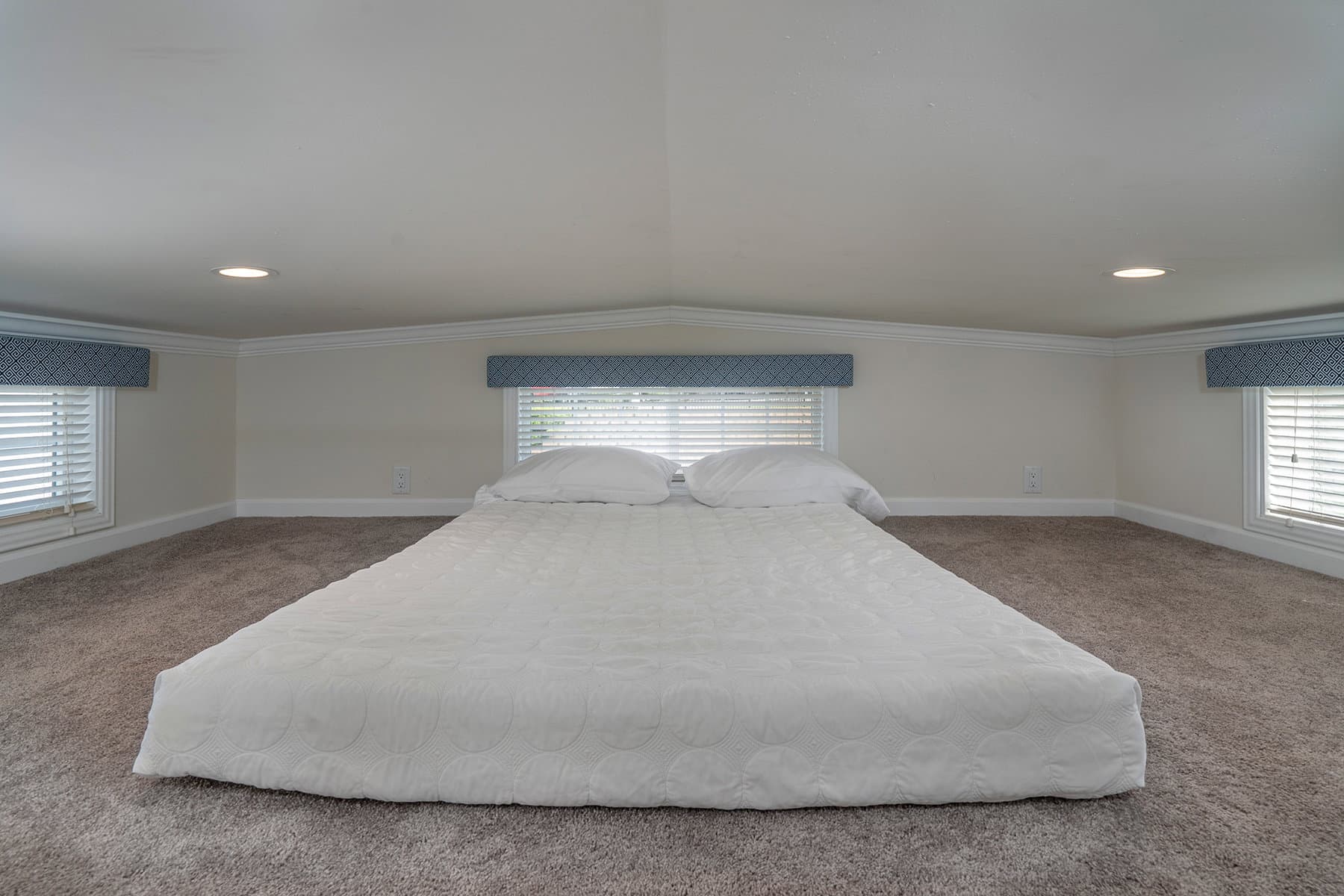 Shore park 4111 interior home features