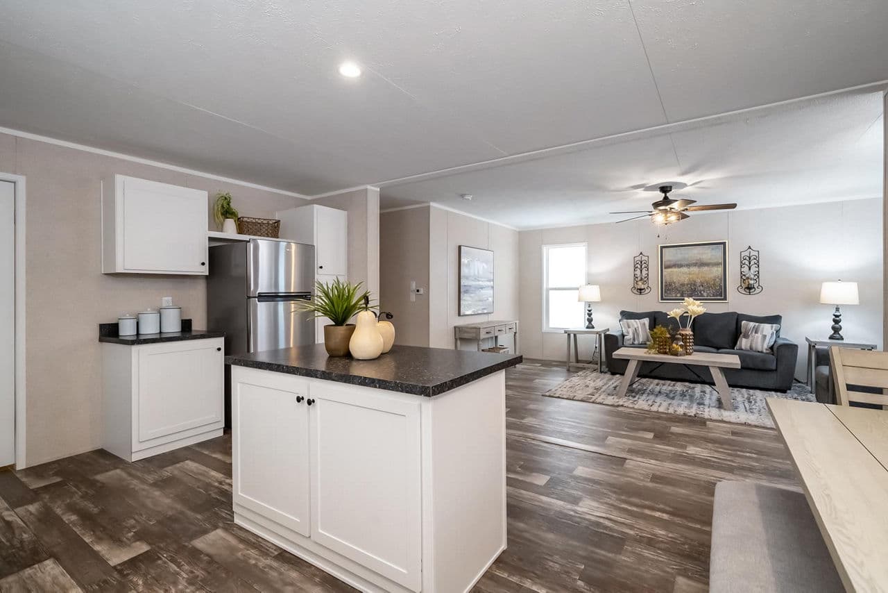 Pinnacle 3904 kitchen home features
