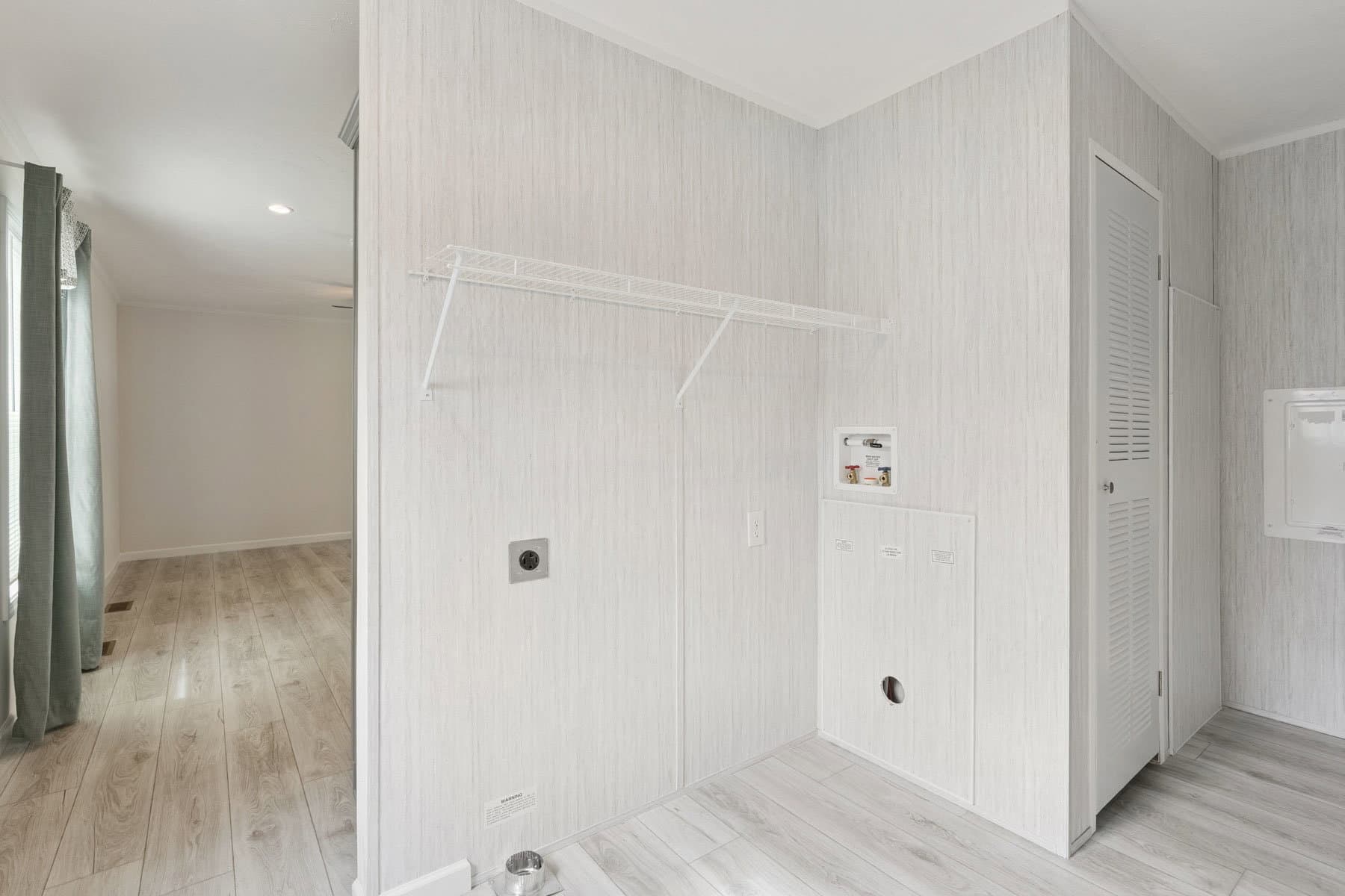 Achiever 6902 interior home features