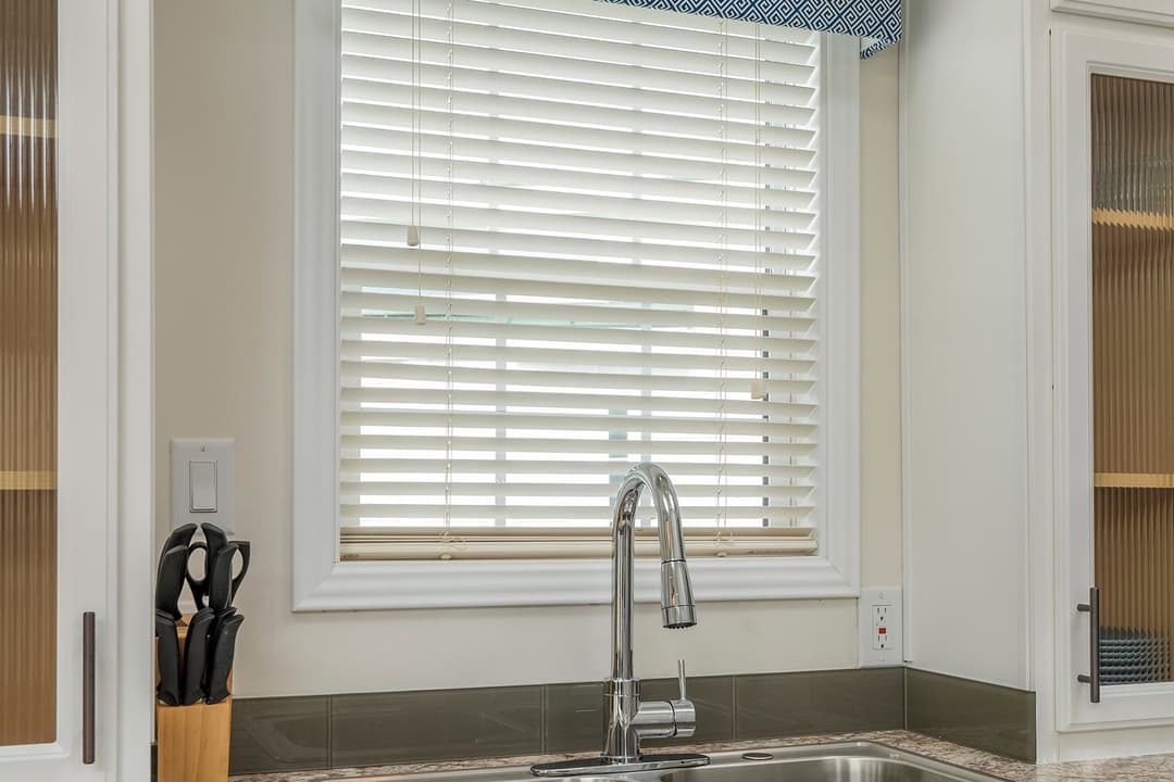 Shore park 4111 kitchen home features