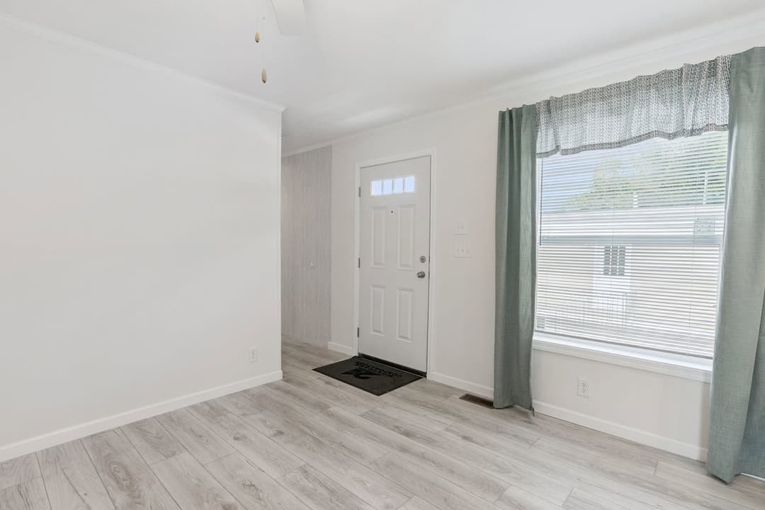Achiever 6902 interior home features