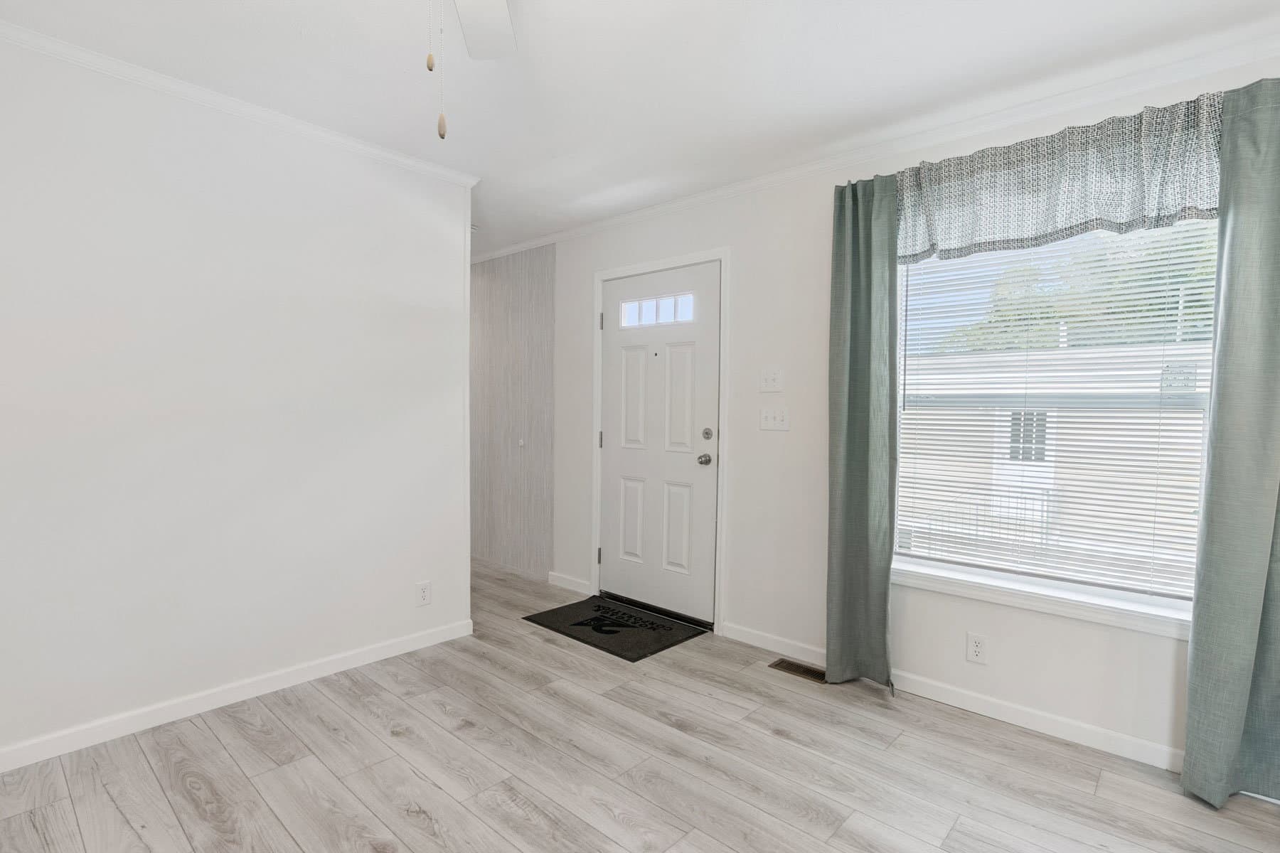 Achiever 6902 interior home features