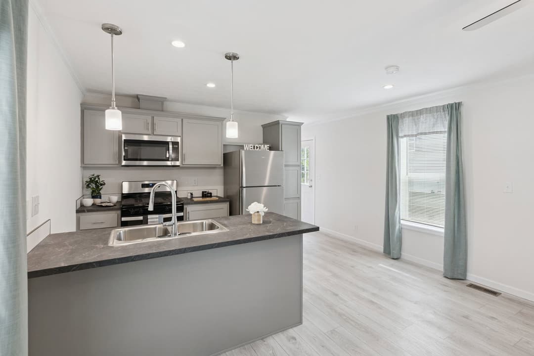 Achiever 6902 interior home features