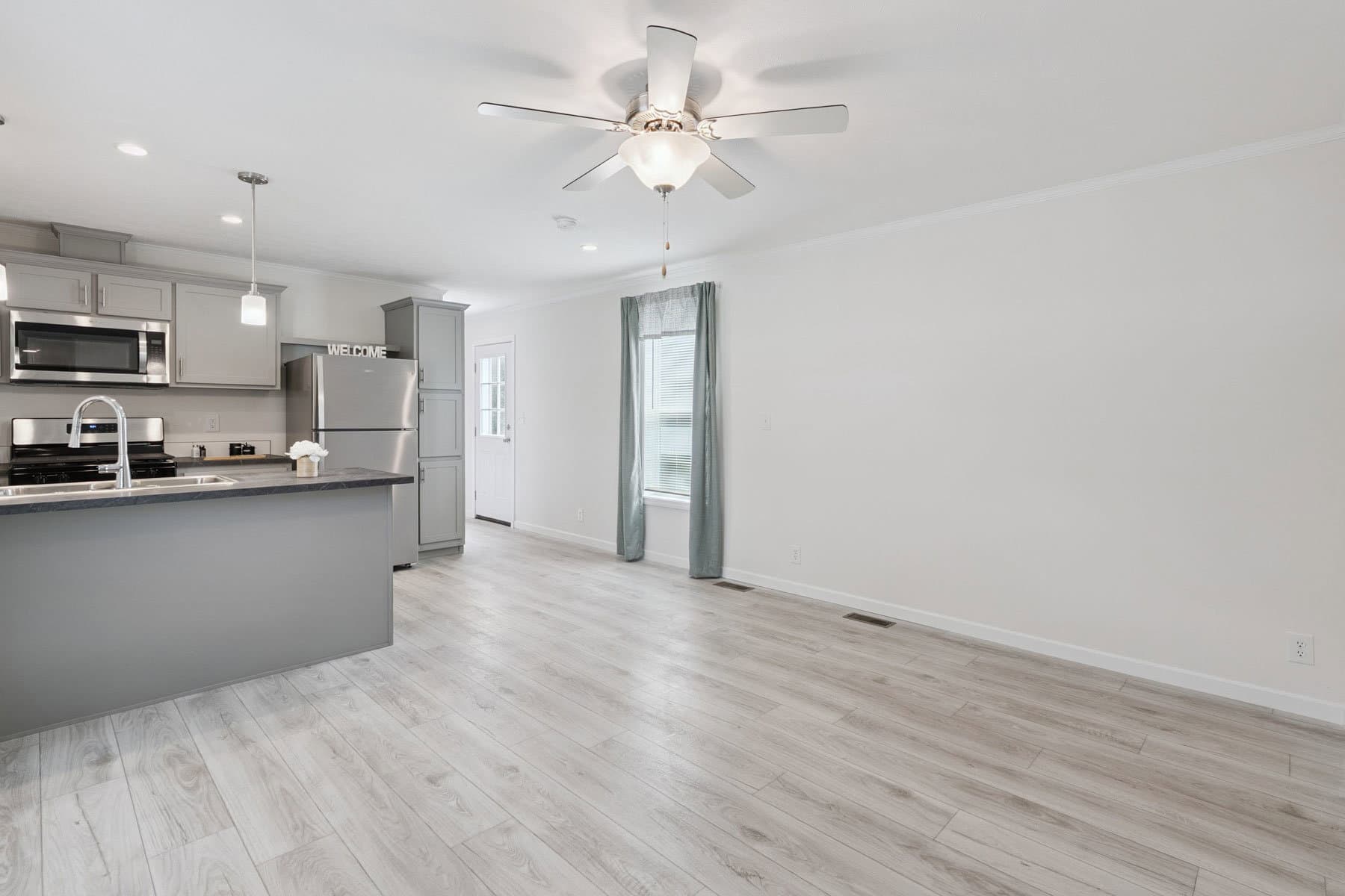 Achiever 6902 interior home features